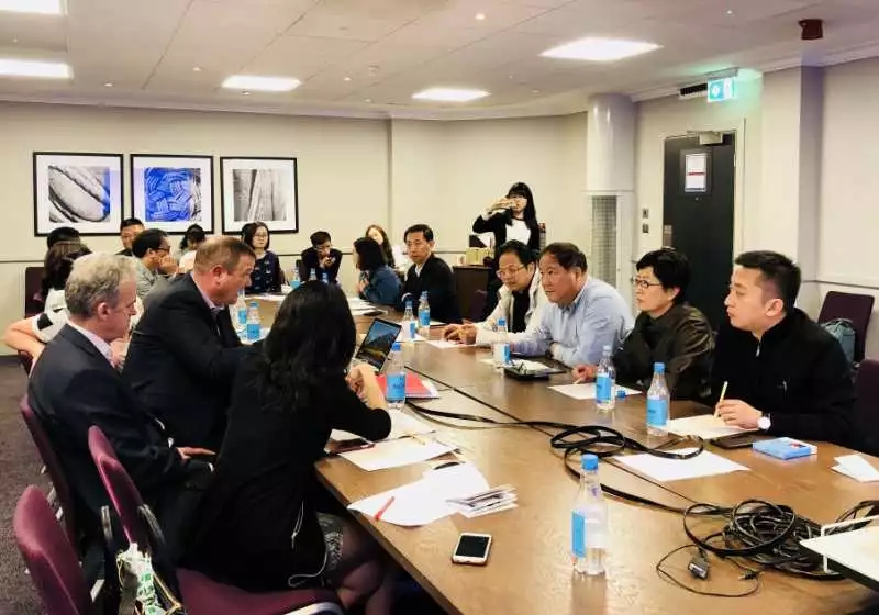  深圳防水代表團(tuán)拜訪英國(guó)屋面工程協(xié)會(huì)領(lǐng)導(dǎo)和專家_開來濕克未防水